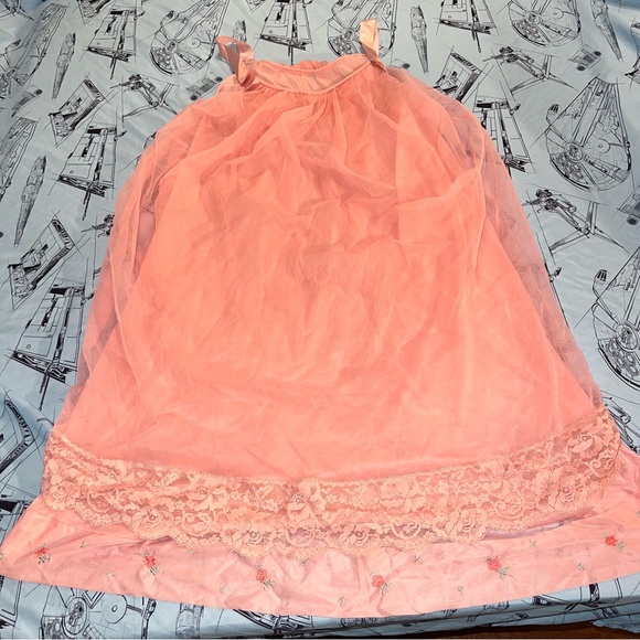 Elegant Pink Lace Trim Nightgown - Picture 4 of 12